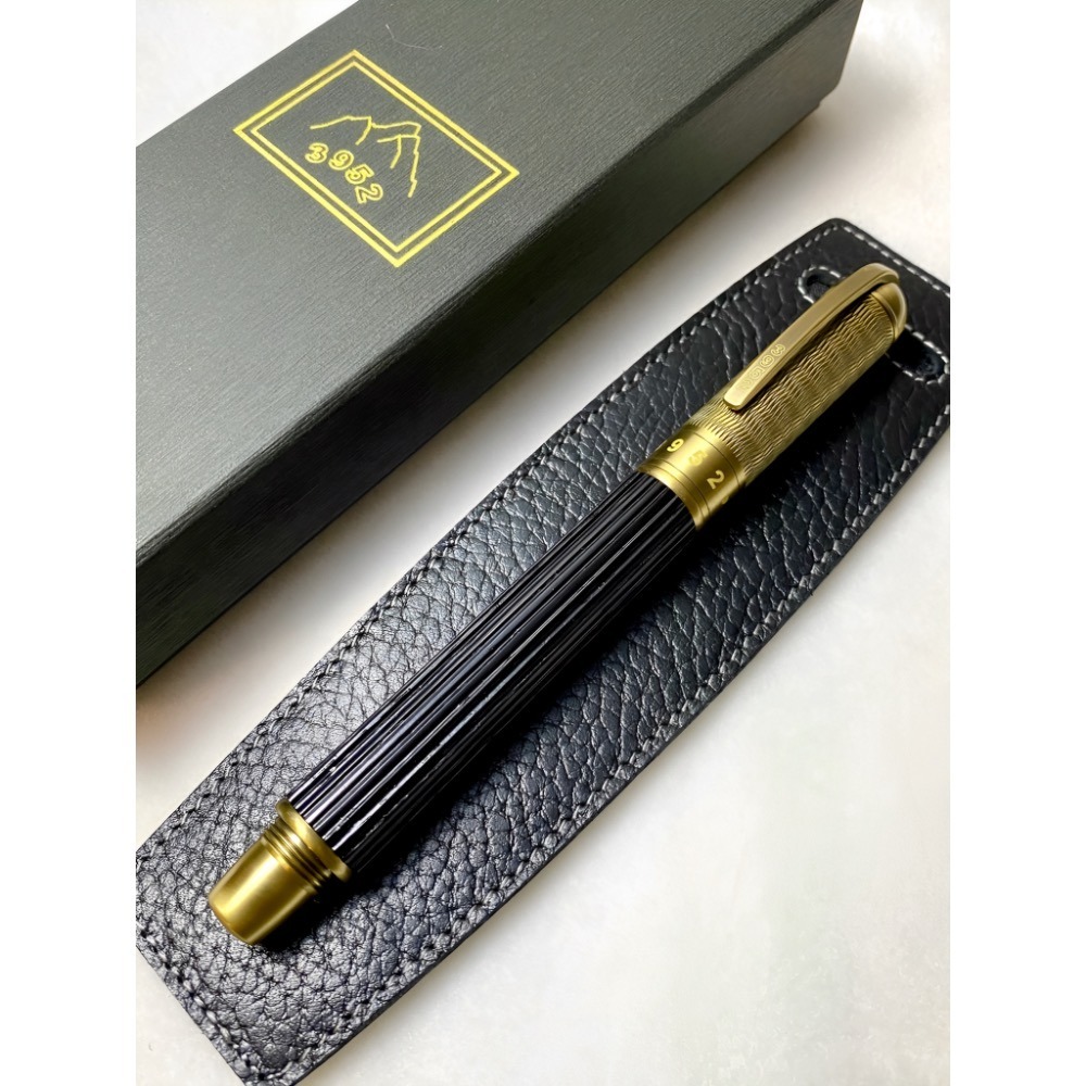 3952老山羊-CHAIRMAN 黑漆胡桃木直條紋 古黃銅 黑漆鋼尖鋼筆-細節圖4