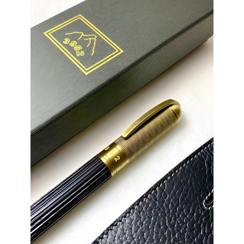 3952老山羊-CHAIRMAN 黑漆胡桃木直條紋 古黃銅 黑漆鋼尖鋼筆-細節圖5