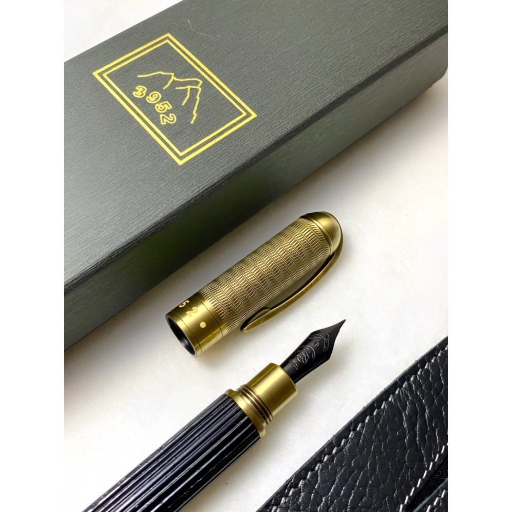 3952老山羊-CHAIRMAN 黑漆胡桃木直條紋 古黃銅 黑漆鋼尖鋼筆-細節圖6