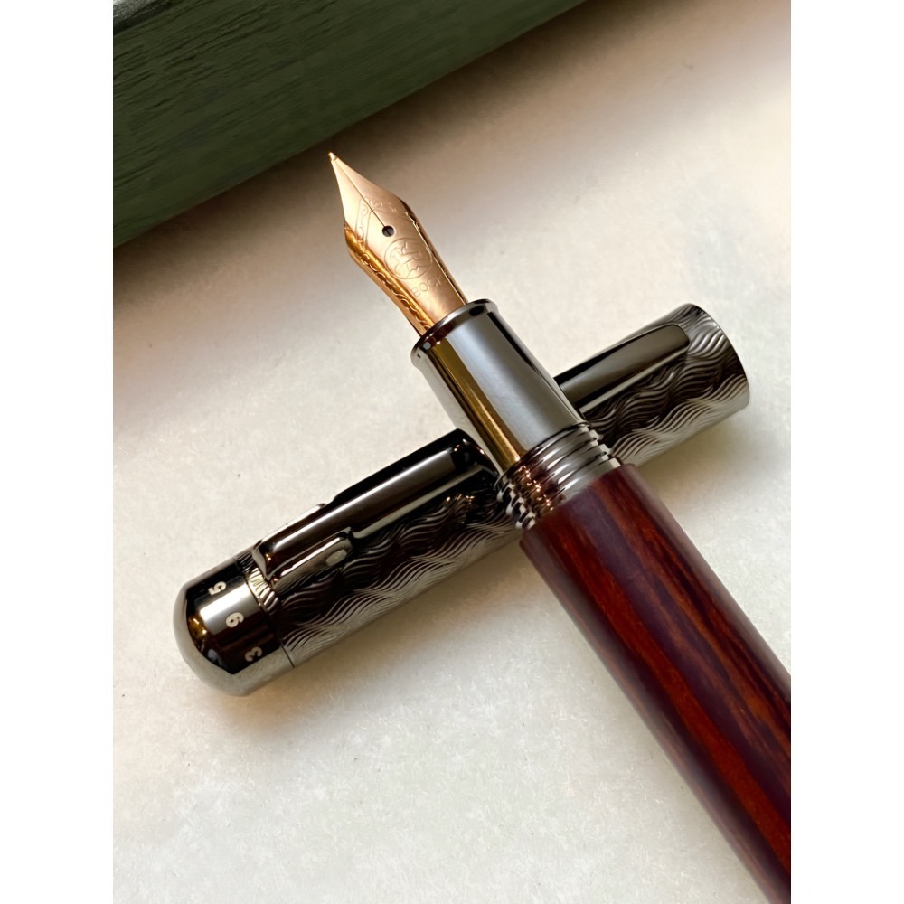3952老山羊-鵝鑾鼻 玫瑰木 玫瑰金鋼尖鋼筆-細節圖6