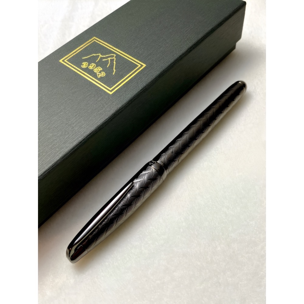 3952老山羊-綺羅星 灰鉻火焰紋雕刻 黑漆鋼尖鋼筆-細節圖2