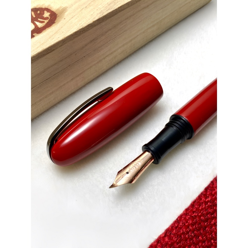 3952老山羊-天然漆筆 葛瑪蘭 碧血劍(赤紅) 玫瑰金書法鋼尖鋼筆-細節圖5