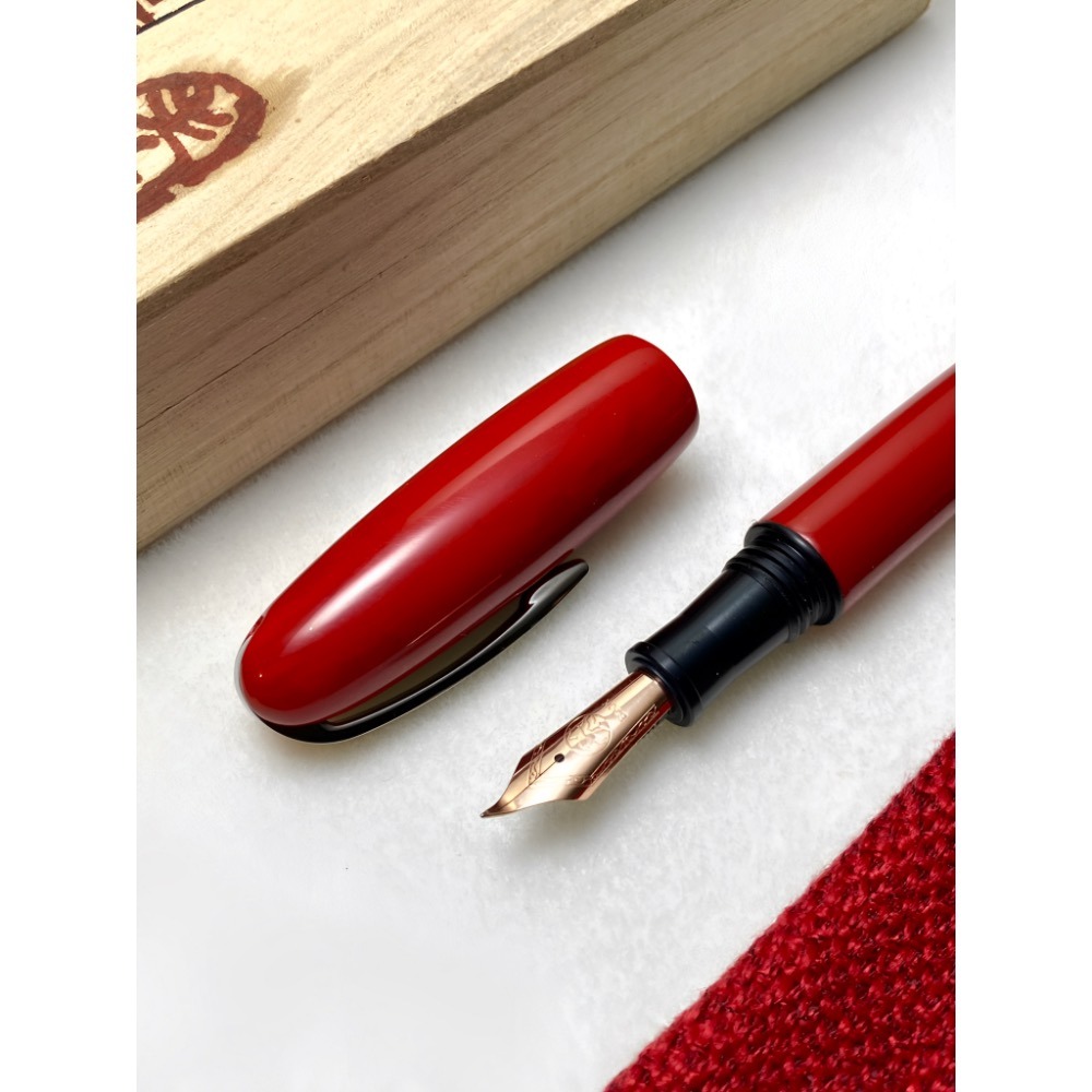 3952老山羊-天然漆筆 葛瑪蘭 碧血劍(赤紅) 玫瑰金書法鋼尖鋼筆-細節圖6
