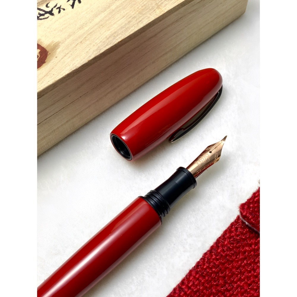 3952老山羊-天然漆筆 葛瑪蘭 碧血劍(赤紅) 玫瑰金書法鋼尖鋼筆-細節圖7