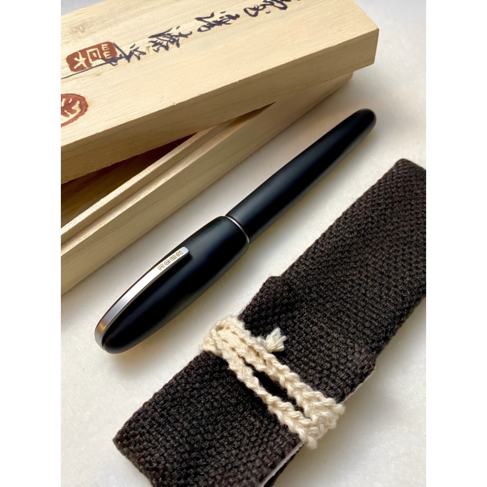 3952老山羊-天然漆筆 葛瑪蘭 玄鐵劍(霧黑) 鈦尖直尖鋼筆-細節圖3
