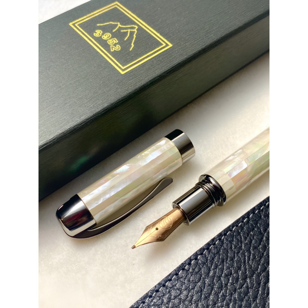 3952老山羊-大鵬灣 珍珠母貝 玫瑰金鋼尖鋼筆-細節圖2