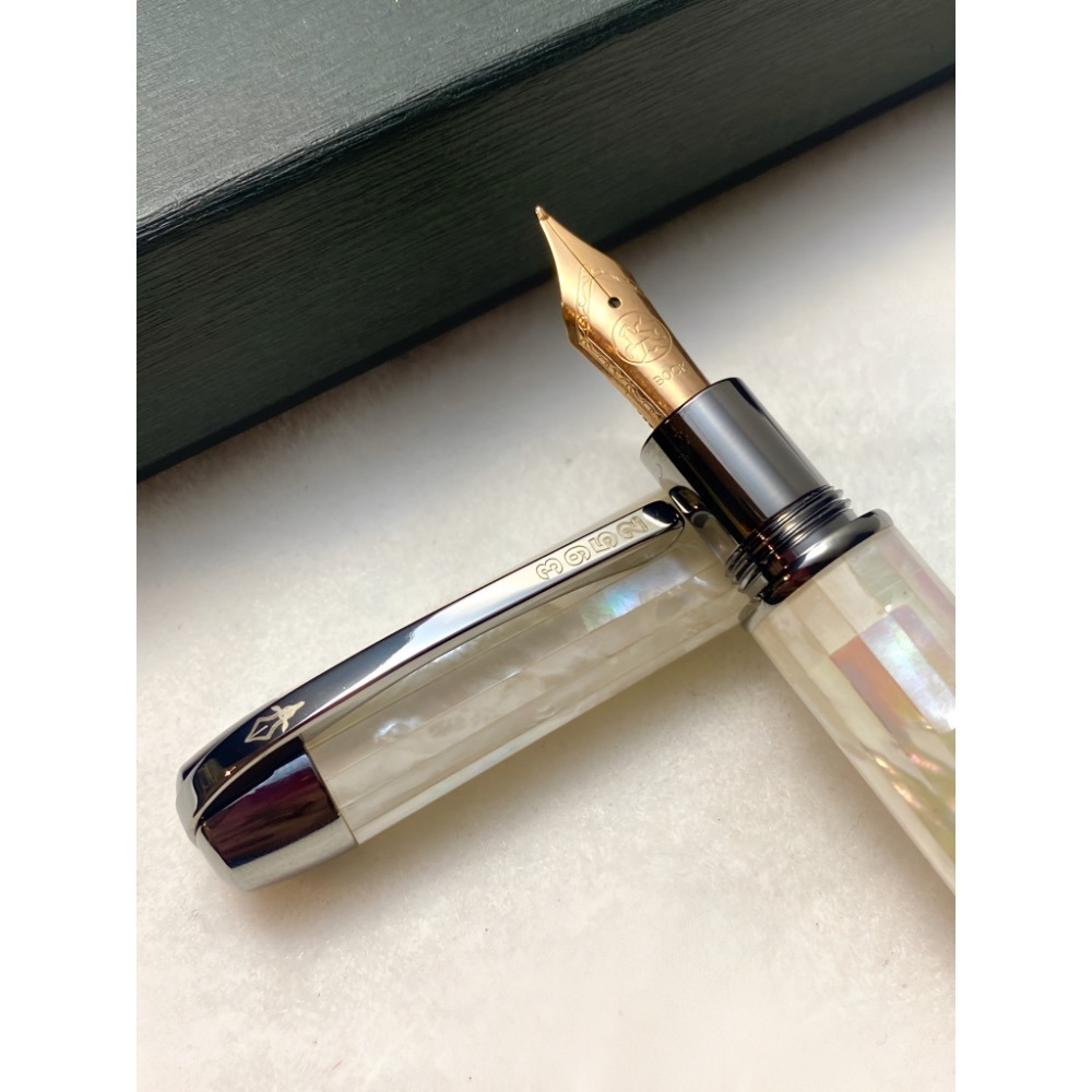 3952老山羊-大鵬灣 珍珠母貝 玫瑰金鋼尖鋼筆-細節圖4