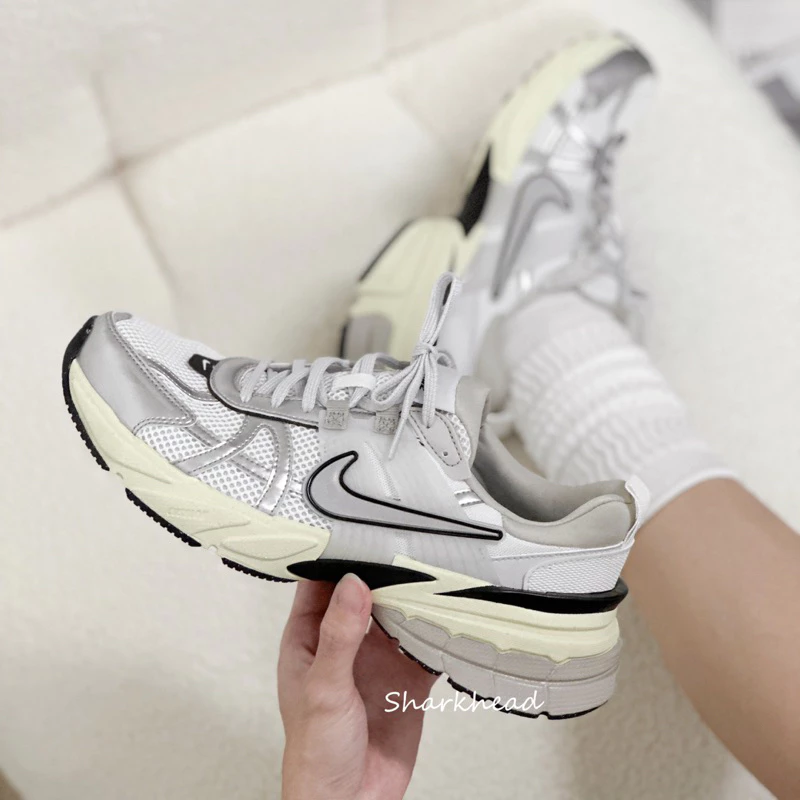 Nike V2K Run 奶油底 老爹鞋 復古鞋 增高 白銀 銀 FD0736-100 白綠-細節圖6