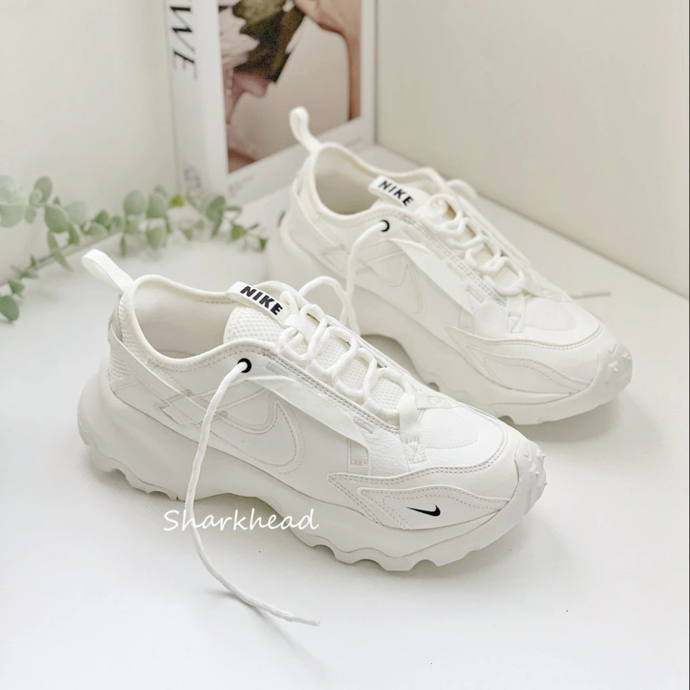 Nike TC7900 老爹鞋 奶白 米白 小勾 復古 增高 反光 DD9682-100-細節圖2