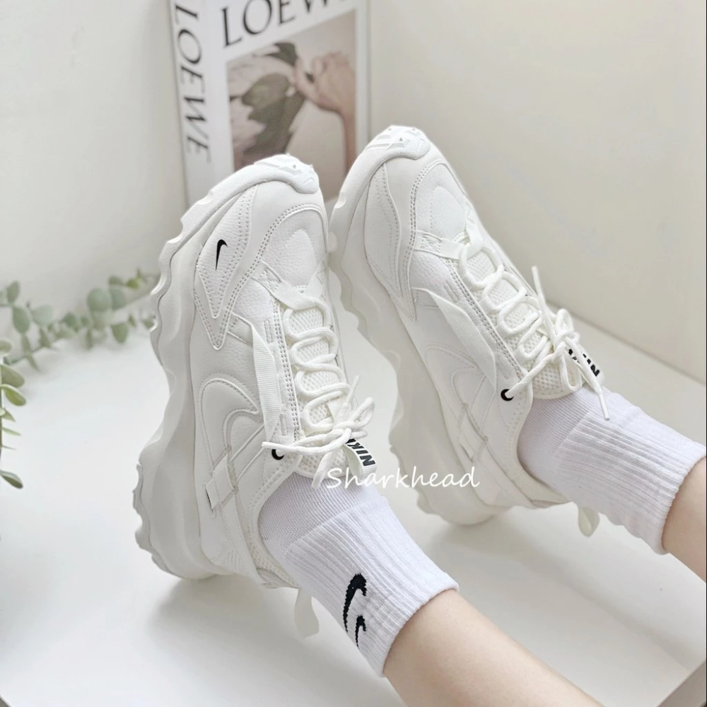 Nike TC7900 老爹鞋 奶白 米白 小勾 復古 增高 反光 DD9682-100-細節圖6