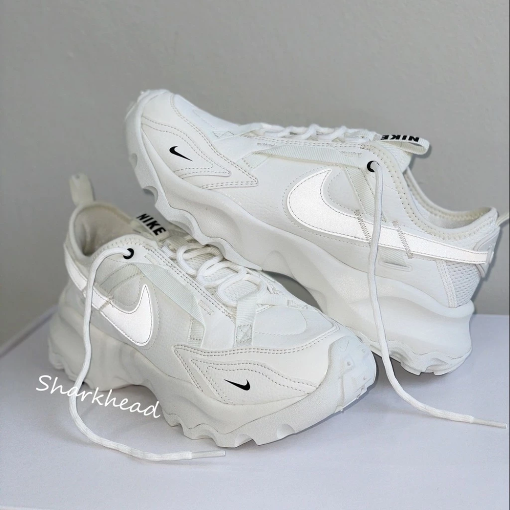 Nike TC7900 老爹鞋 奶白 米白 小勾 復古 增高 反光 DD9682-100-細節圖8