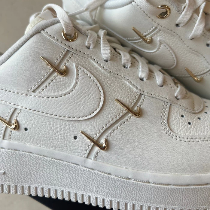 Nike W Air Force 1 米色 小金勾 FV3654111 炫雅-細節圖4