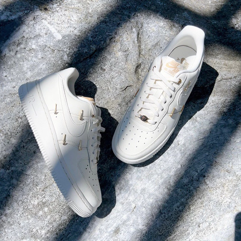 Nike W Air Force 1 米色 小金勾 FV3654111 炫雅-細節圖6