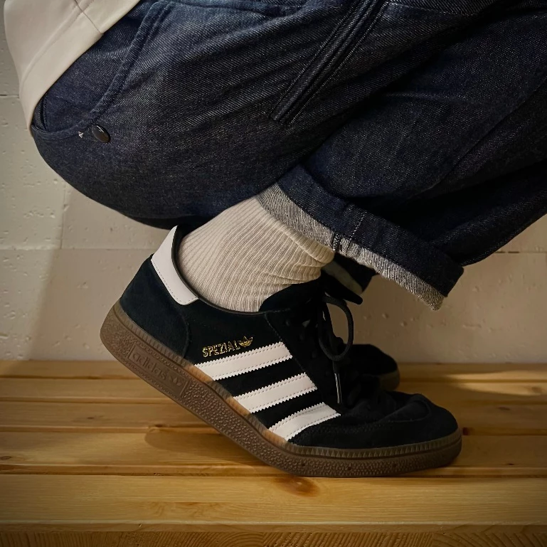 Adidas Handball Spezial DB3021 男女 休閒鞋 經典 復古 麂皮 日常 穿搭 膠底 黑白-細節圖2