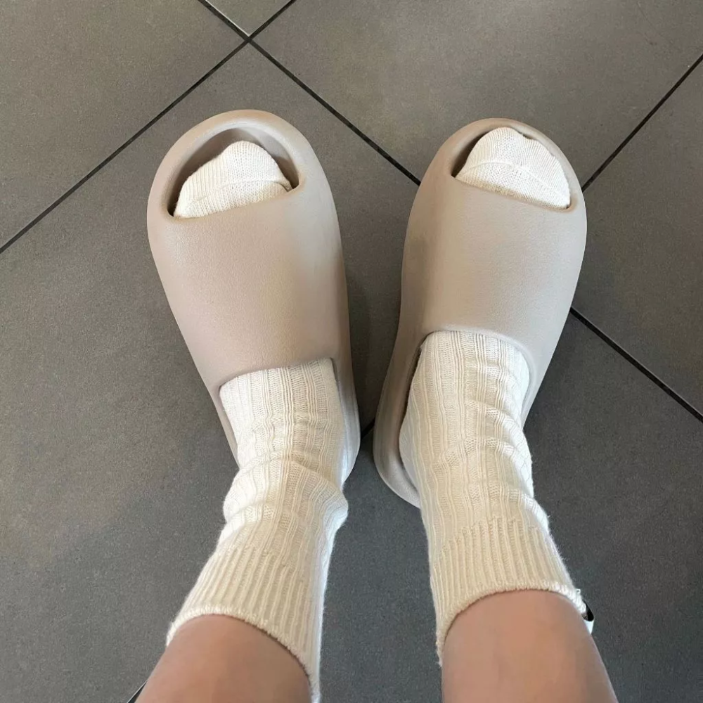 YEEZY Slide Bone 骨白 白 米棕 奶茶色 拖鞋 椰子拖 厚底拖鞋 男女鞋 FZ5897 HQ6448-細節圖7