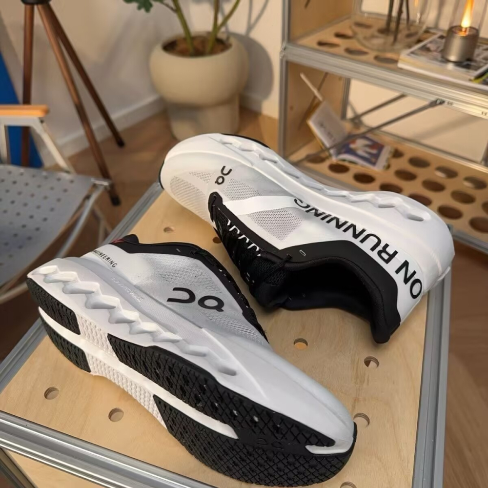 On Cloudsurfer Next 跑鞋 男女 慢跑鞋 寬楦 慢跑鞋 休閒運動鞋ON3WE30201200-細節圖10