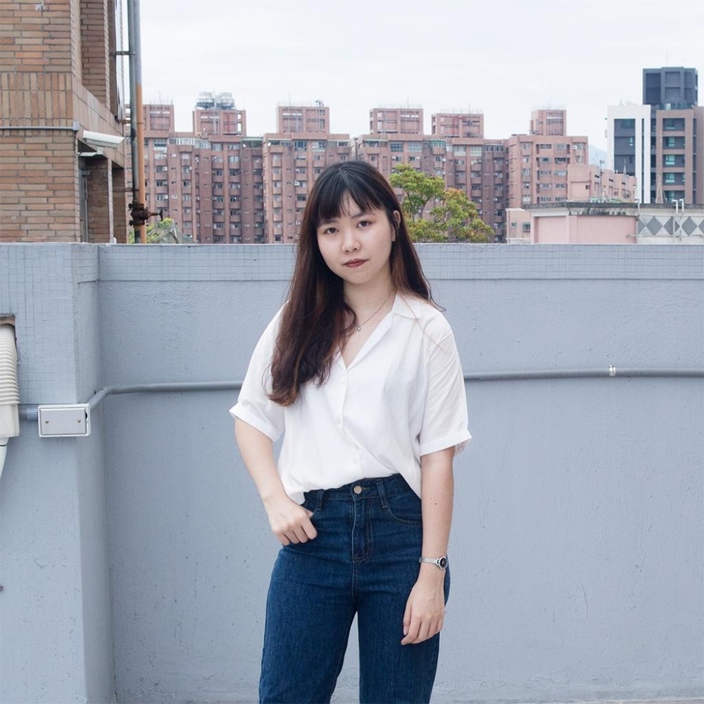 RayRayStephanie 質感緞面國民領短袖白襯衫-細節圖2