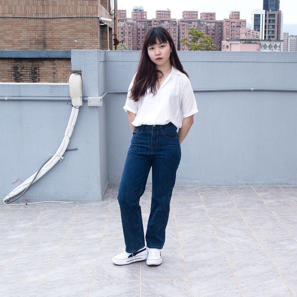 RayRayStephanie 質感緞面國民領短袖白襯衫-細節圖3