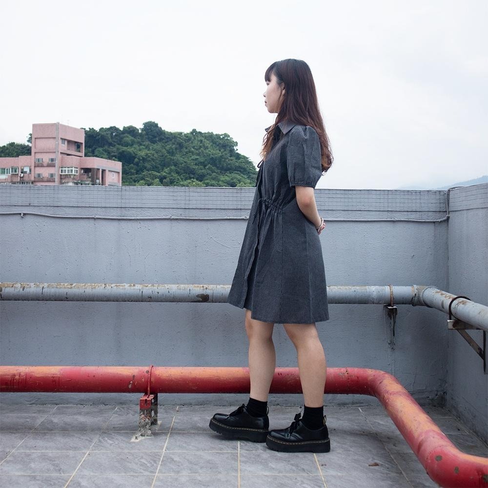 RayRayStephanie 泡泡袖棉麻格子襯衫連身裙-細節圖2