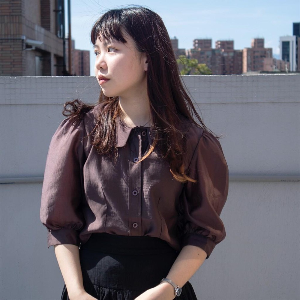 RayRayStephanie 微透膚五分袖深棕短版襯衫-細節圖2