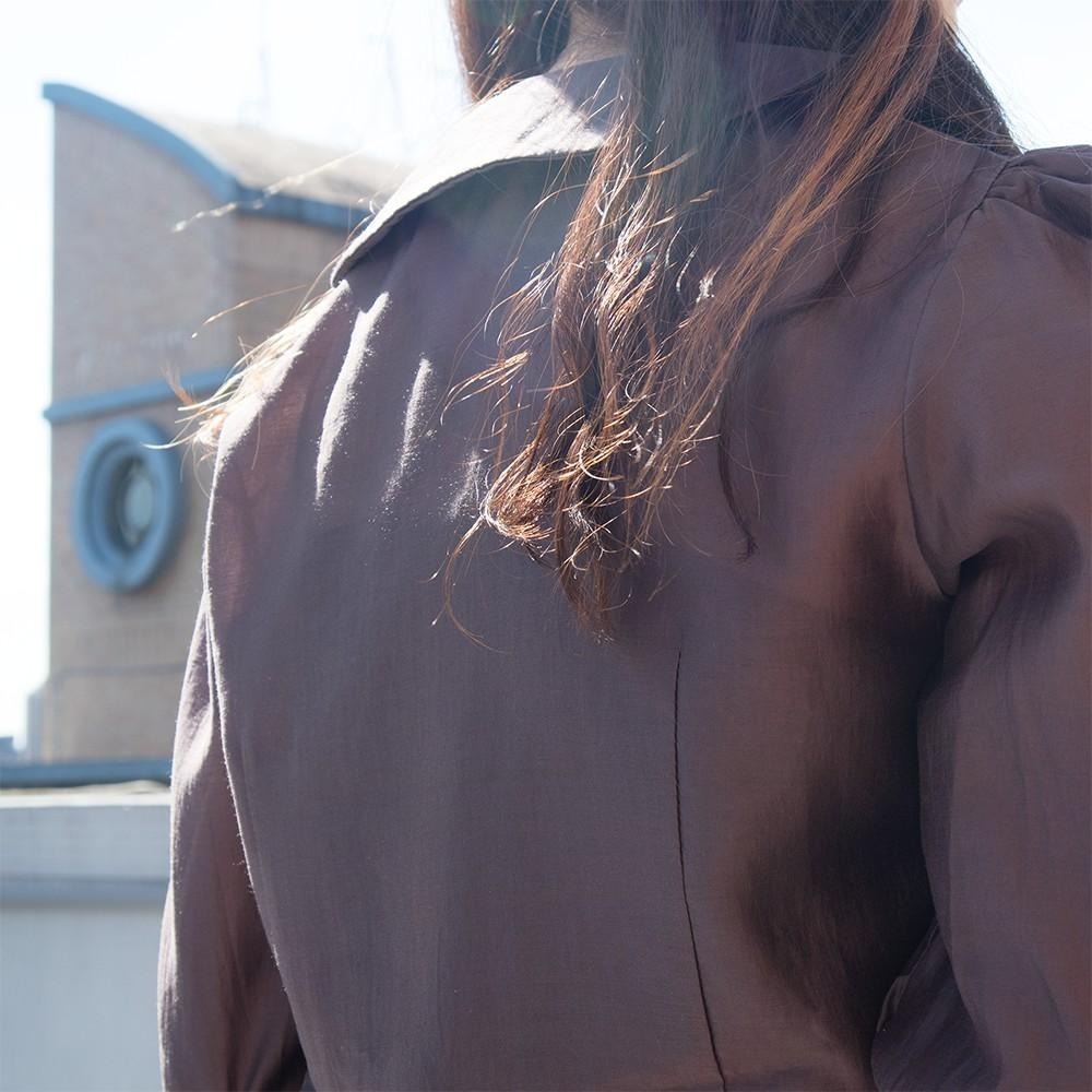 RayRayStephanie 微透膚五分袖深棕短版襯衫-細節圖8