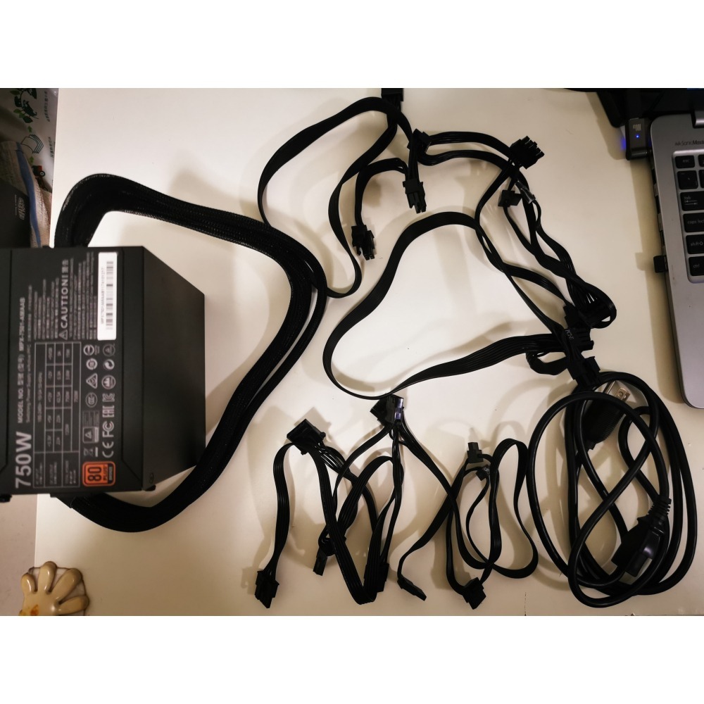 [二手] Cooler Master MasterWatt 750 瓦半模組化電源供應器 80 Plus-細節圖2