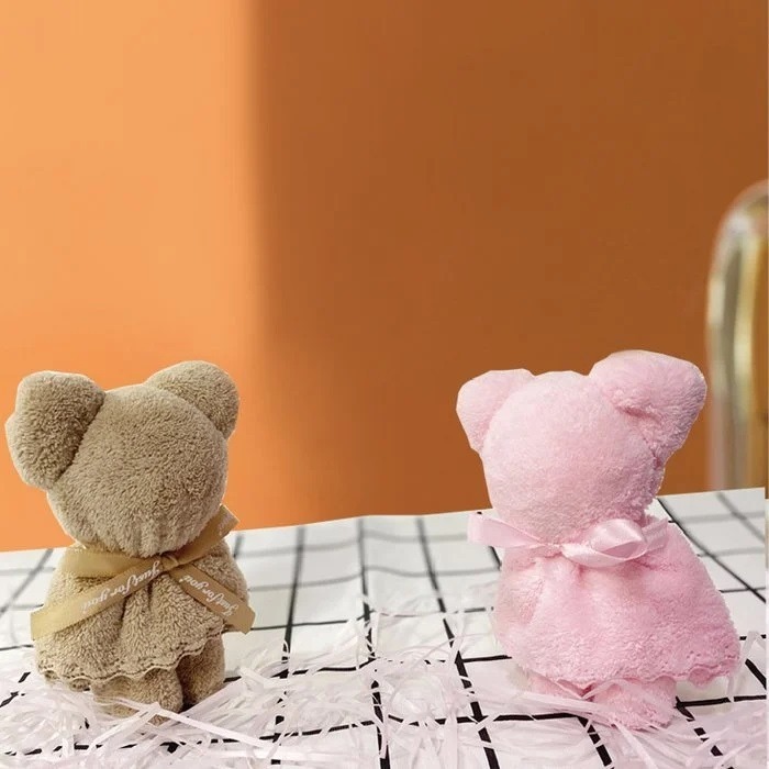 【漂亮購物】小熊造型精美包裝親膚珊瑚絨毛巾 1入 顏色隨機 約30cmx30cm 造型包裝 珊瑚絨 毛巾-細節圖2