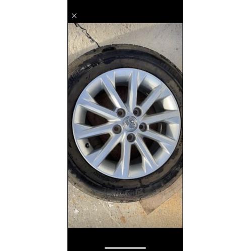carmy 16吋輪圈+輪胎🛞8成厚 只要7200可以介紹附近店家直接安裝