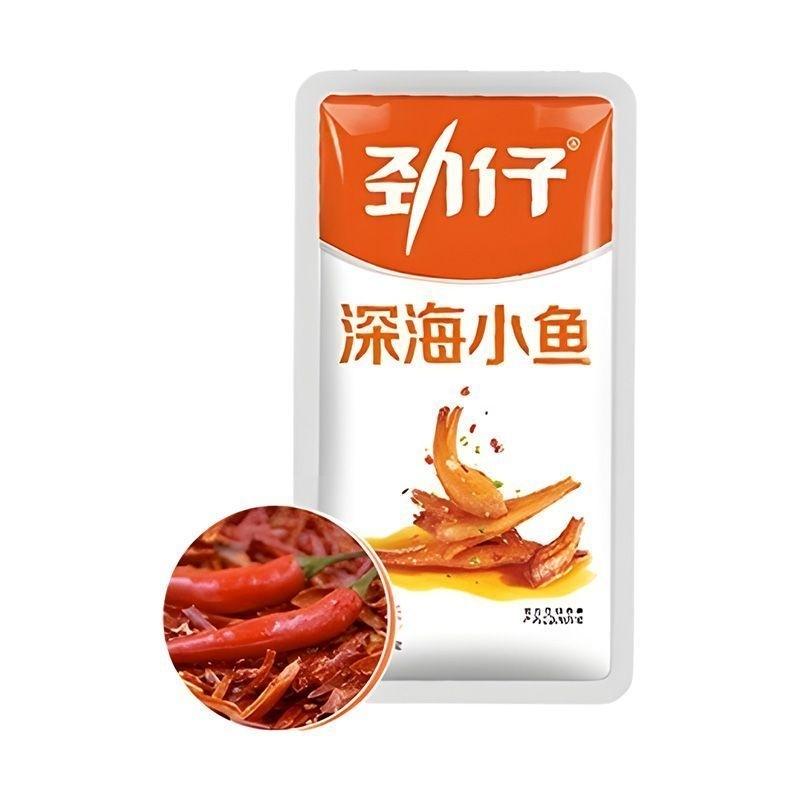 7/2放暑假🔥現貨免運 勁仔深海小魚乾 麻辣/糖醋/香辣/燒烤/滷香/醬汁味 小小丸零食 香辣零食-細節圖7