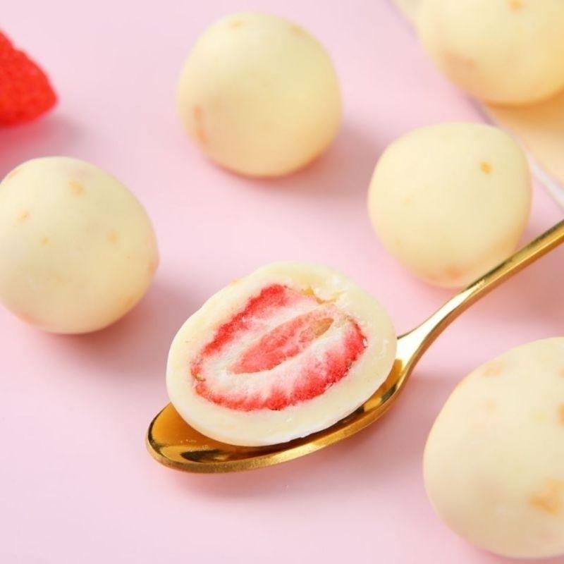 7/2放暑假🔥現貨免運✅小小丸MarU✨零食📘特怡詩🍓巧克力🍫/牛奶/抹茶/玫瑰草莓凍乾球60g 整粒草莓唷✨草莓 巧克-細節圖3