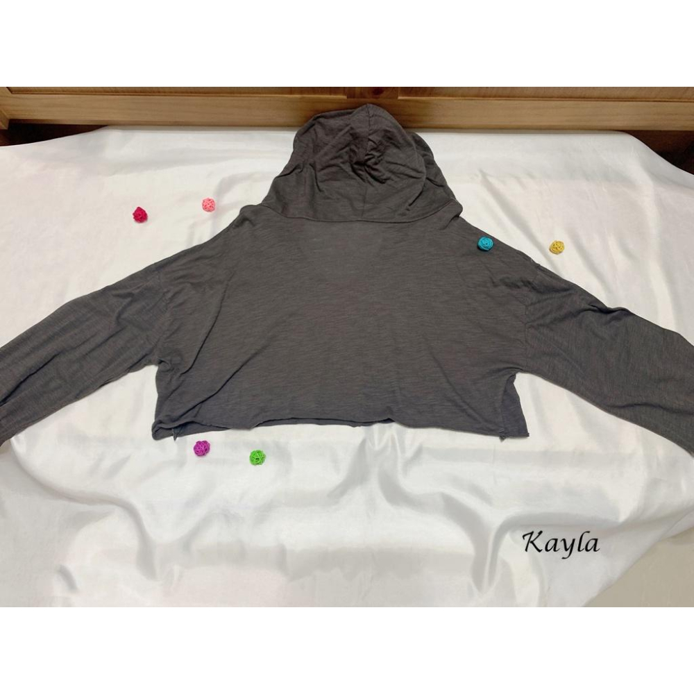 現貨⚡免運⚡絕版下殺🔥 寬鬆柔軟短版連帽長袖上衣 A0298 #Kayla.girl #少女愷拉-細節圖3