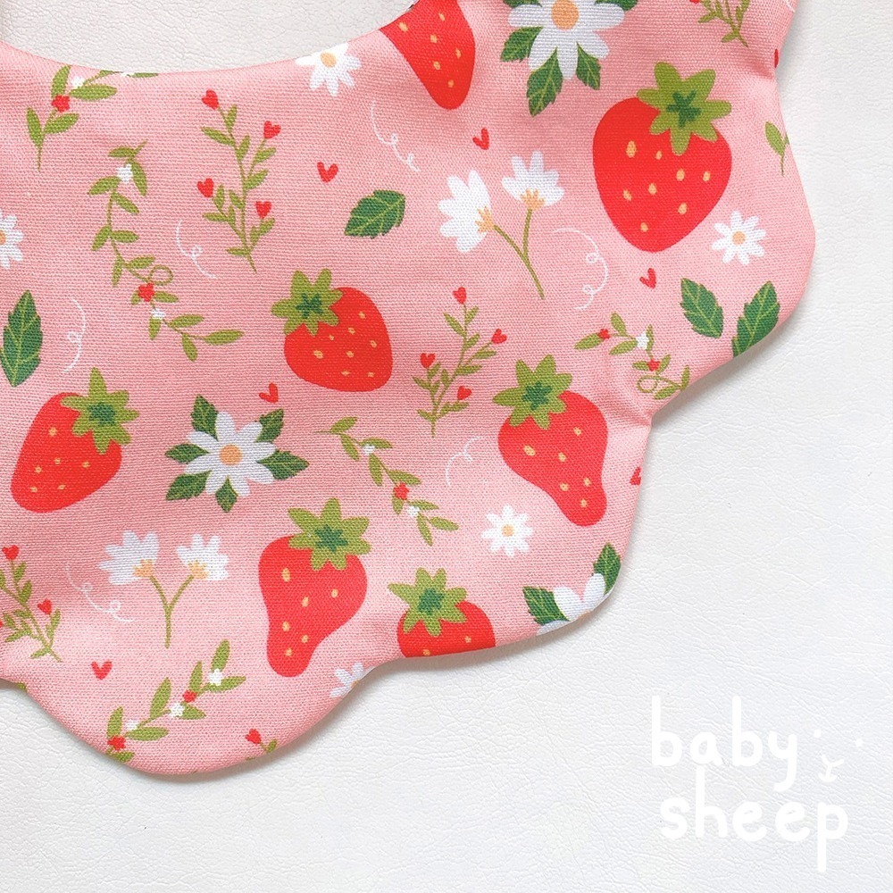 【babysheep】9層棉香甜草莓花型圍兜 雙面草莓圍兜 可愛草莓 蛋型圓兜 寶寶口水巾 手作 圍兜 口水巾 純棉-細節圖2