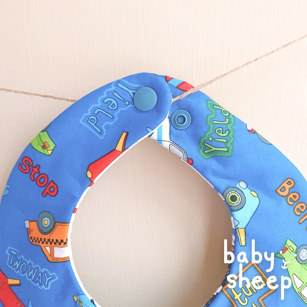 【babysheep】8層工具車們兜 車車兜 工具車 校車 好搭 車車圍兜 口水巾 吸水兜 手作 吊車 圍兜兜 手作圍兜-細節圖2