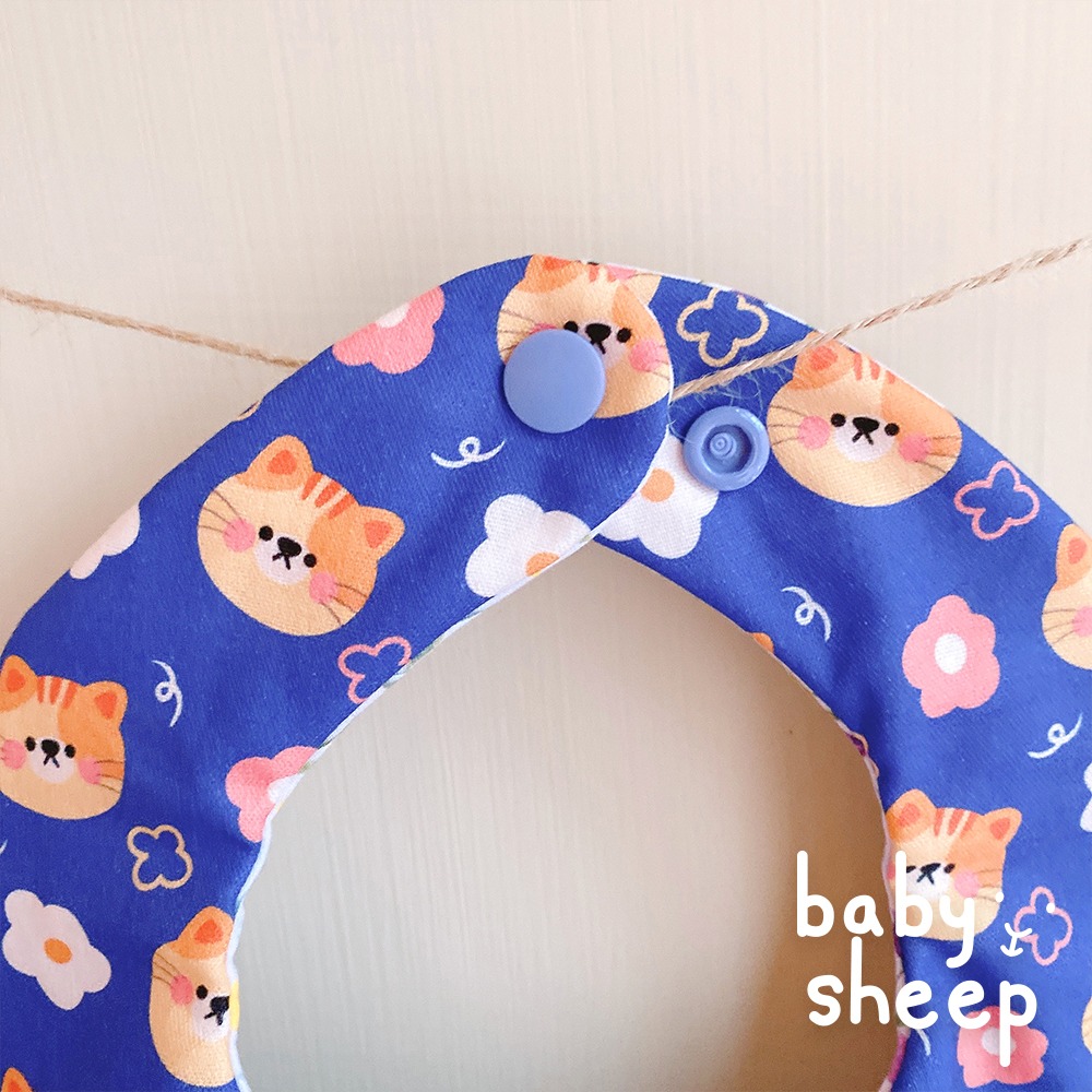 【babysheep】8層紫色花朵喵口水巾 小花貓 貓咪 小花 寶寶口水巾 手作圍兜 圍兜 口水巾 吸水兜 手作 客製-細節圖2