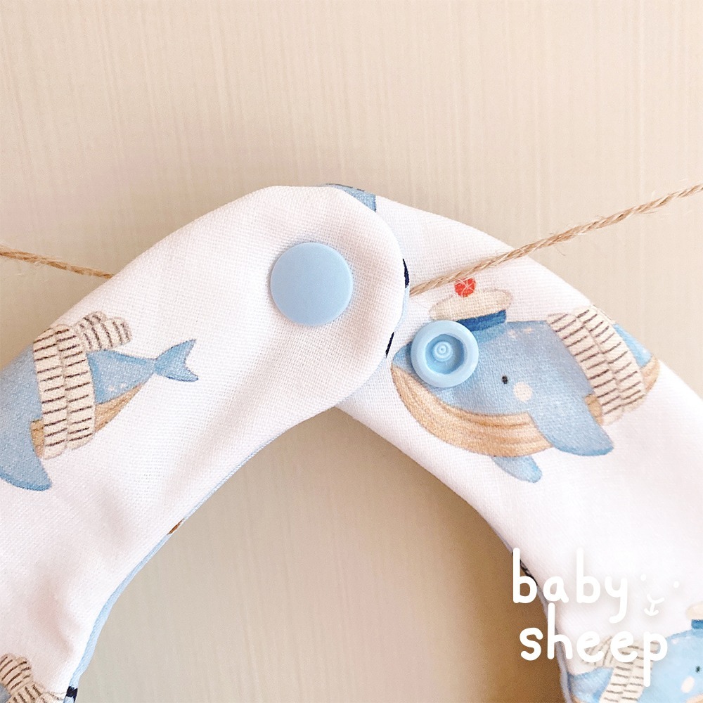 【babysheep】8層海軍鯨魚口水巾 大鯨魚 海軍風 海洋 寶寶口水巾 手作圍兜 圍兜 口水巾 吸水兜 手作 客製-細節圖2