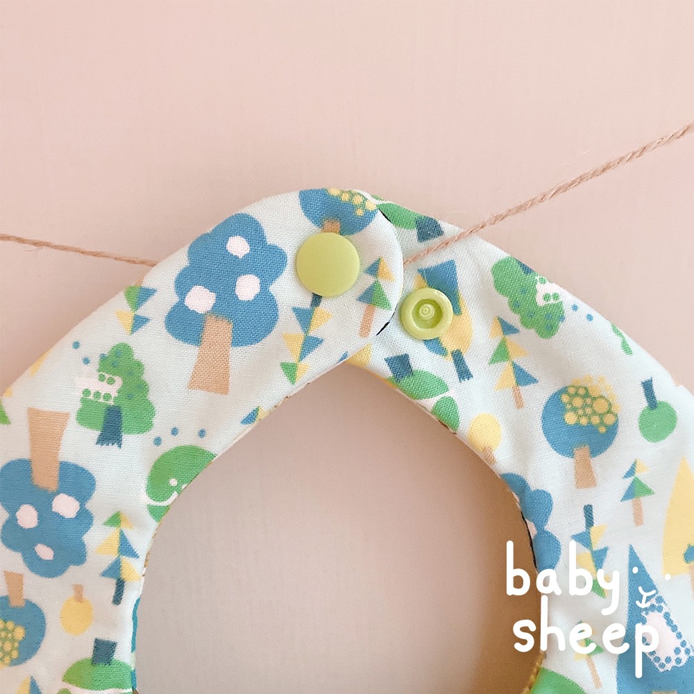 【babysheep】8層日製幾何綠森林圍兜 幾何風 蛋型圓兜 圍兜兜 寶寶口水巾 手作圍兜 圍兜 口水巾 吸水兜-細節圖2