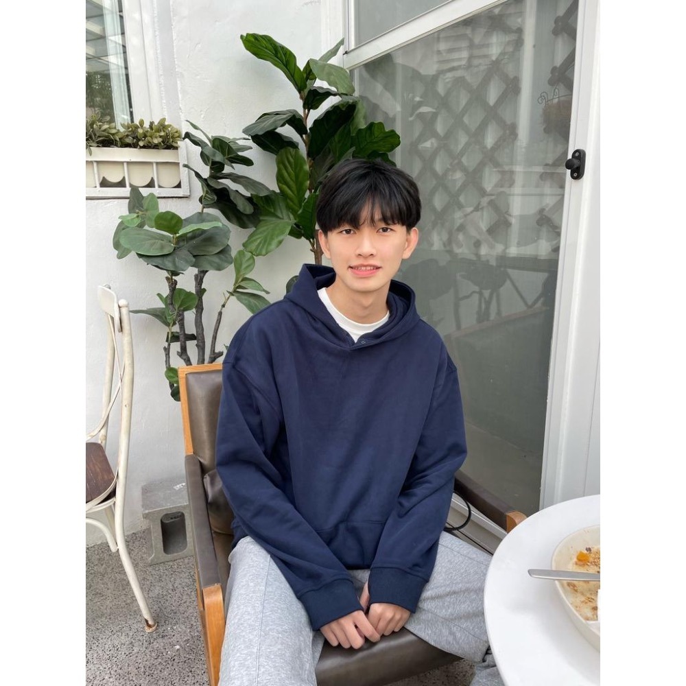 【 𝐔𝐘𝐊 】現貨秒發✨藏藍色純棉加絨袖套款帽t (男女-細節圖2