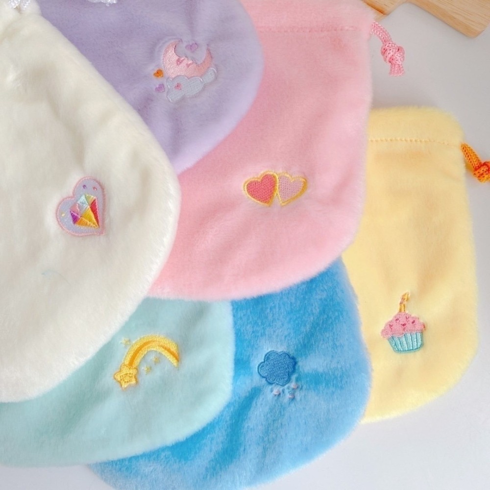 🎈彩虹尾巴🎈彩虹熊絨毛大臉束口袋 carebears 縮口袋 小物收納 愛心 粉 紫 白  綠  藍 黃-細節圖4