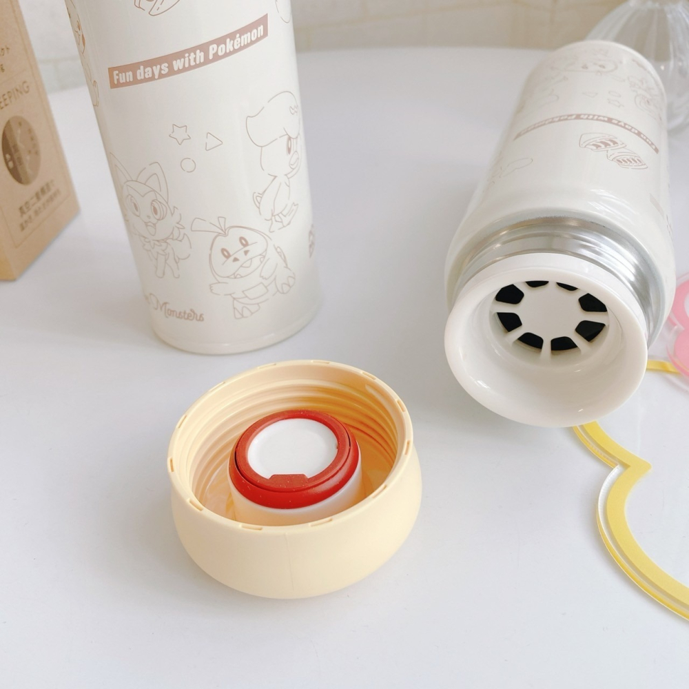 🎈彩虹尾巴🎈寶可夢滿版系列輕量保溫杯 480ml 保溫保冷杯瓶 保溫瓶 皮卡丘 新葉喵 呆火鱷 潤水鴨-細節圖3