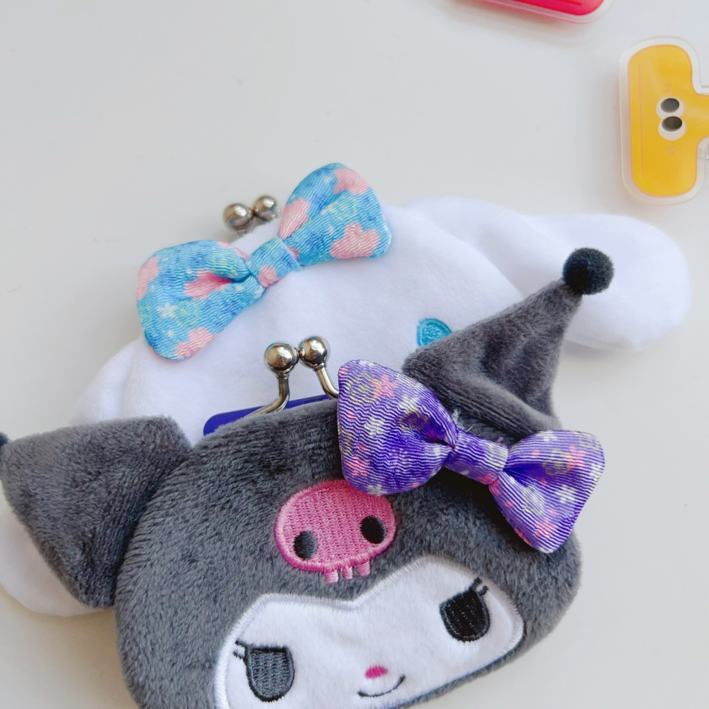 🎈彩虹尾巴🎈三麗鷗花花鈴鐺絨毛珠扣零錢包 大耳狗喜拿 酷洛米 KUROMI 蝴蝶結 和風 零錢包-細節圖2