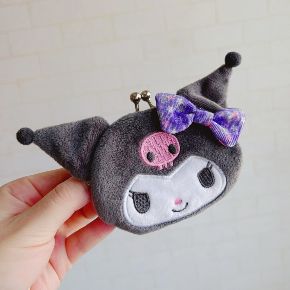 🎈彩虹尾巴🎈三麗鷗花花鈴鐺絨毛珠扣零錢包 大耳狗喜拿 酷洛米 KUROMI 蝴蝶結 和風 零錢包-細節圖6