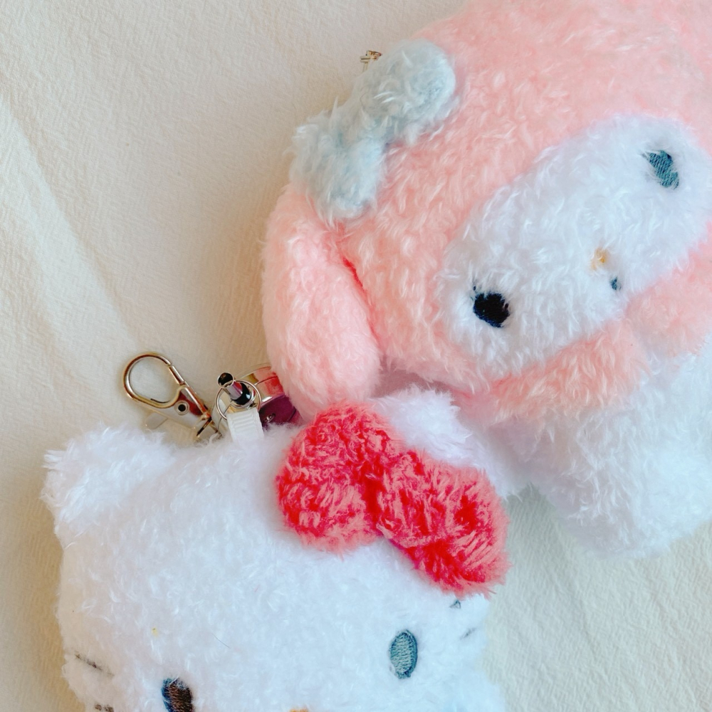 🎈彩虹尾巴🎈三麗鷗QQ毛全身造型伸縮票卡套 KITTY 美樂蒂 吊飾娃娃 絨毛娃娃吊飾-細節圖4