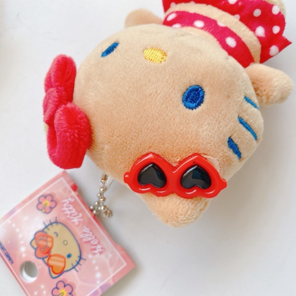 🎈彩虹尾巴🎈三麗鷗太陽眼鏡烤焦系列珠鍊娃娃吊飾 美樂蒂 KITTY 絨毛玩偶吊飾 曬黑泳衣 日燒 烤焦 夏日 游泳-細節圖4