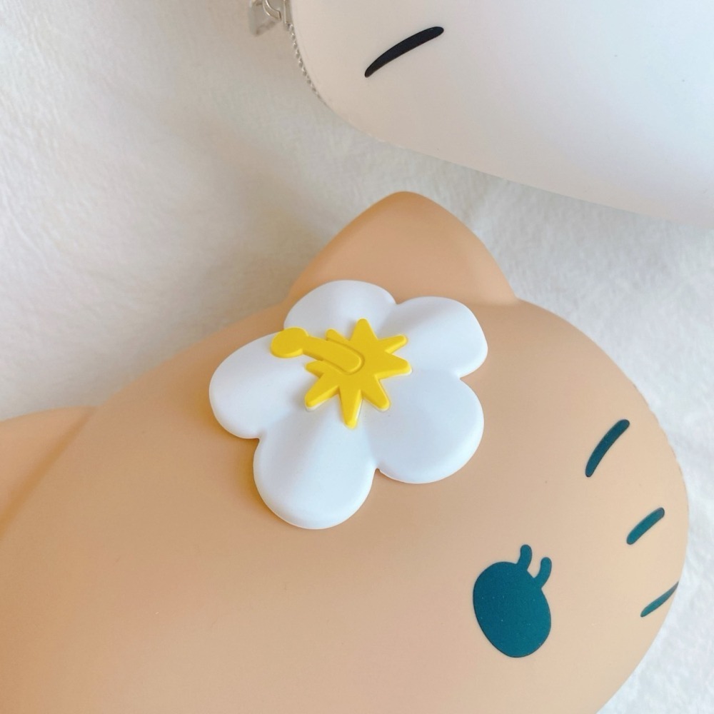 🎈彩虹尾巴🎈KITTY特大矽膠萬用包附扣 矽膠造型零錢包附扣環 愛心扣環 日燒 烤焦 三麗鷗 凱蒂貓 夏日 眨眼-細節圖3