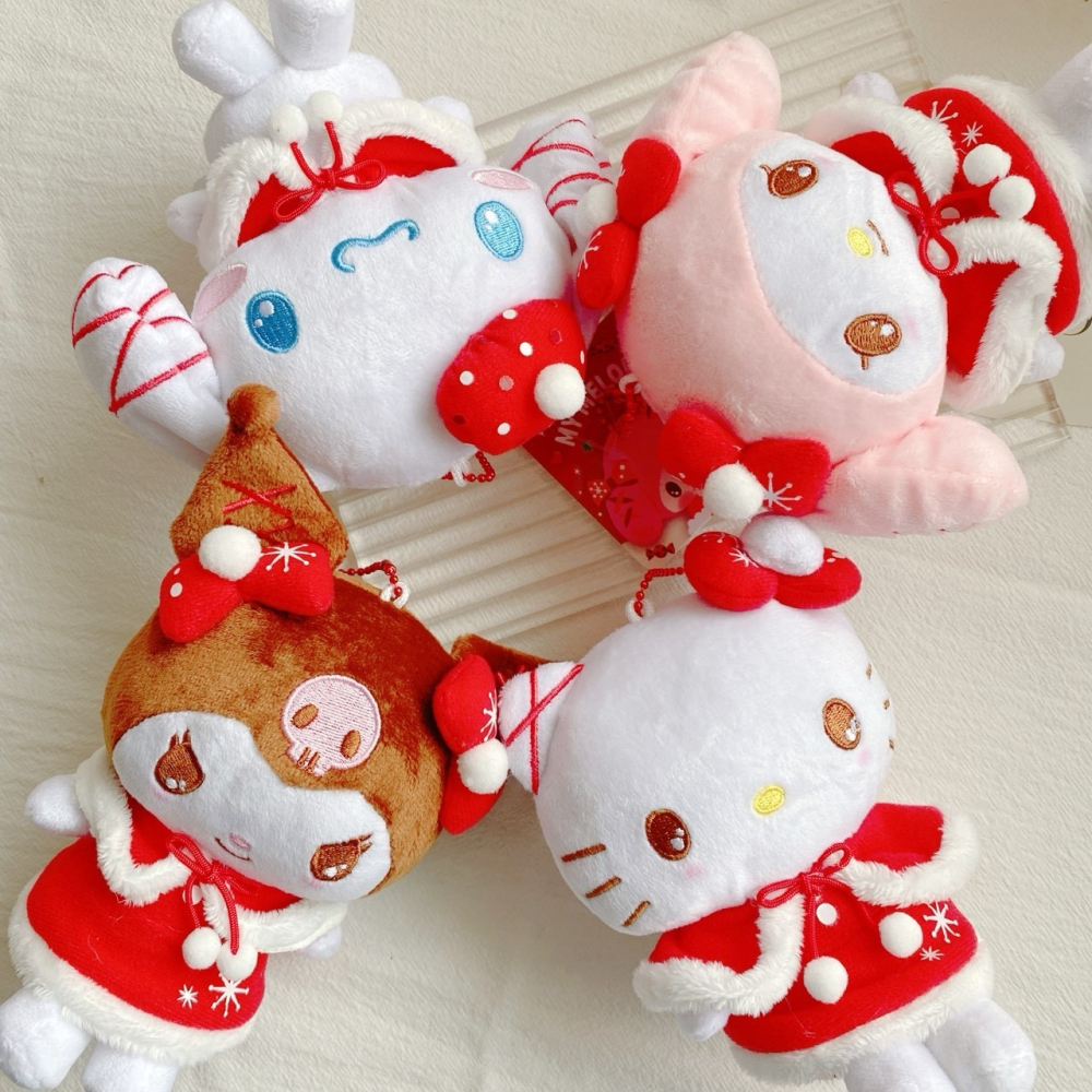 🎈彩虹尾巴🎈三麗鷗冬季披風系列珠鍊娃娃包吊飾 KITTY 美樂蒂 大耳狗 酷洛米 聖誕系列 紅色 緞帶 聖誕節-細節圖2