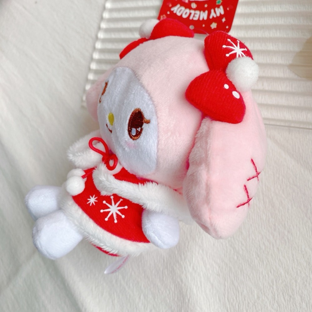 🎈彩虹尾巴🎈三麗鷗冬季披風系列珠鍊娃娃包吊飾 KITTY 美樂蒂 大耳狗 酷洛米 聖誕系列 紅色 緞帶 聖誕節-細節圖4