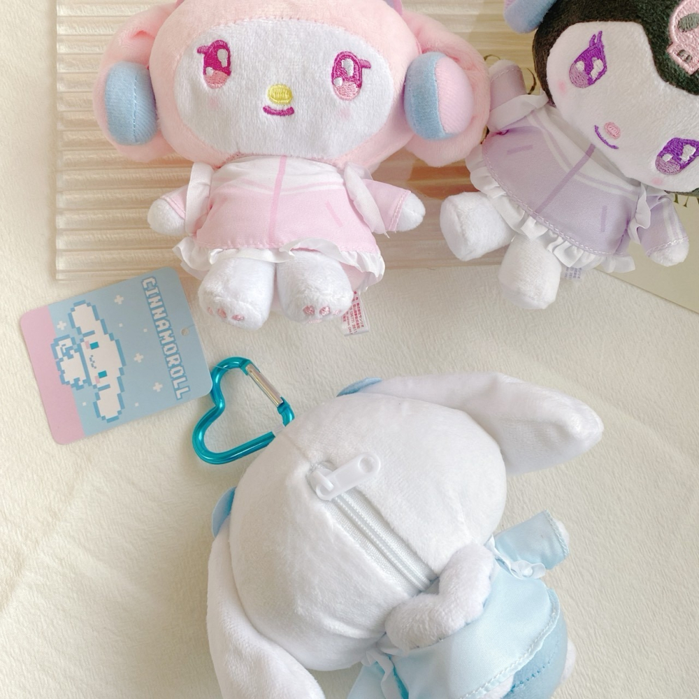 🎈彩虹尾巴🎈三麗鷗貓耳天使系列愛心扣娃娃包吊飾 KITTY 美樂蒂 大耳狗 酷洛米 耳機 愛心扣 娃娃吊飾 玩偶-細節圖2