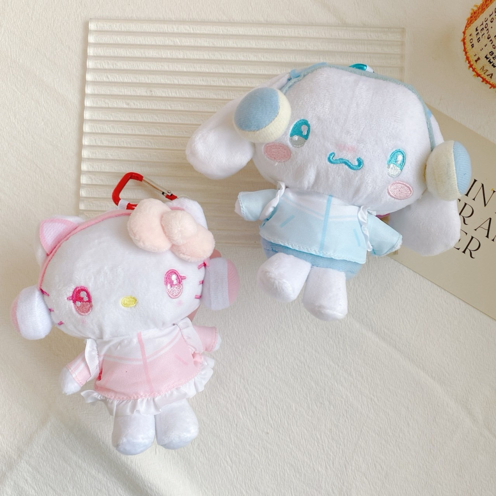 🎈彩虹尾巴🎈三麗鷗貓耳天使系列愛心扣娃娃包吊飾 KITTY 美樂蒂 大耳狗 酷洛米 耳機 愛心扣 娃娃吊飾 玩偶-細節圖6