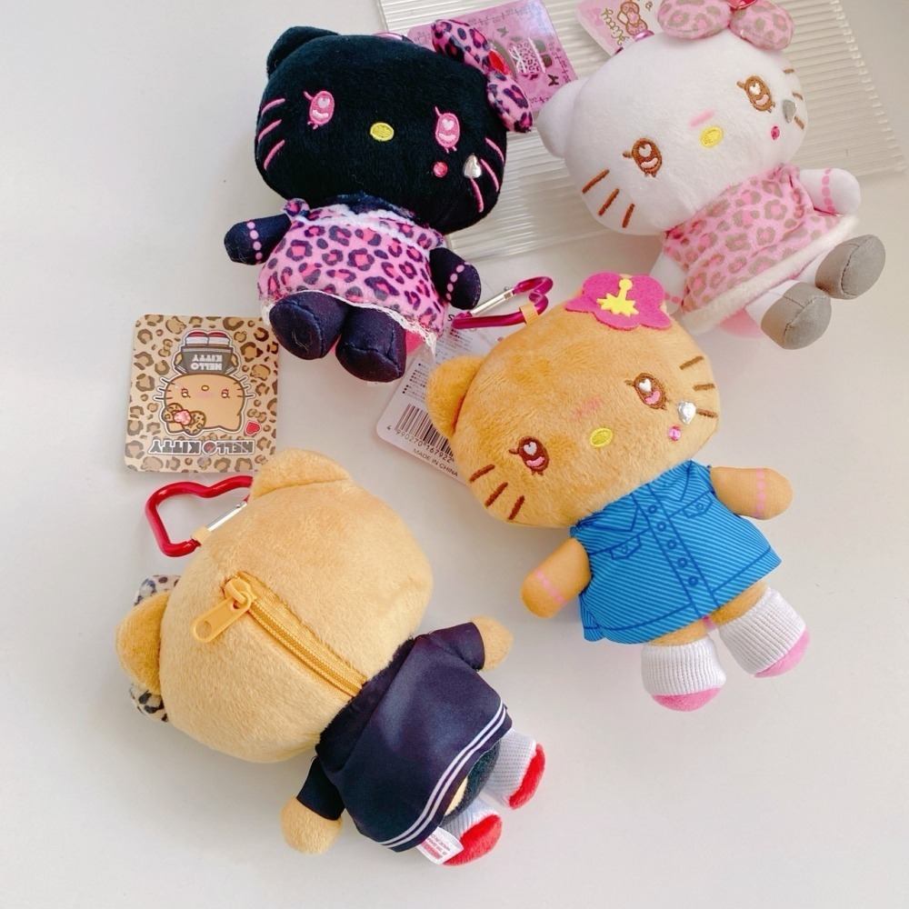 🎈彩虹尾巴🎈三麗鷗水汪汪豹紋系列愛心扣環娃娃包吊飾 KITTY 凱蒂貓 黑色平成辣妹 娃娃吊飾 玩偶 蝴蝶結 水鑽-細節圖3