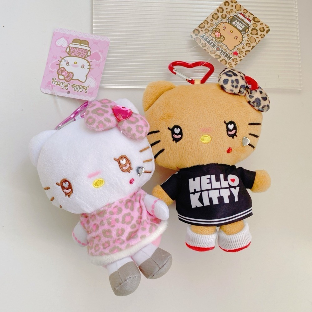 🎈彩虹尾巴🎈三麗鷗水汪汪豹紋系列愛心扣環娃娃包吊飾 KITTY 凱蒂貓 黑色平成辣妹 娃娃吊飾 玩偶 蝴蝶結 水鑽-細節圖5